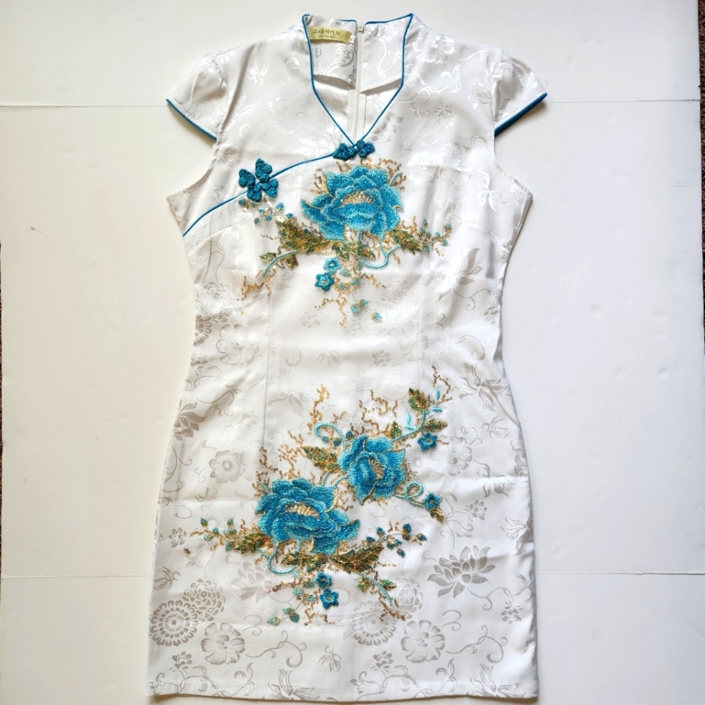 Vintage 90s Cheongsam White and Blue Mini Dress with Delicate Embroidery…